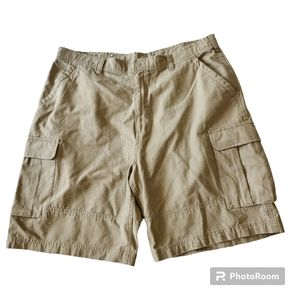 Mens Khaki Tan Cargo Shorts size 40 (No Brand)
